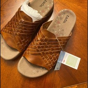 TAOS Womens Guru Sandals